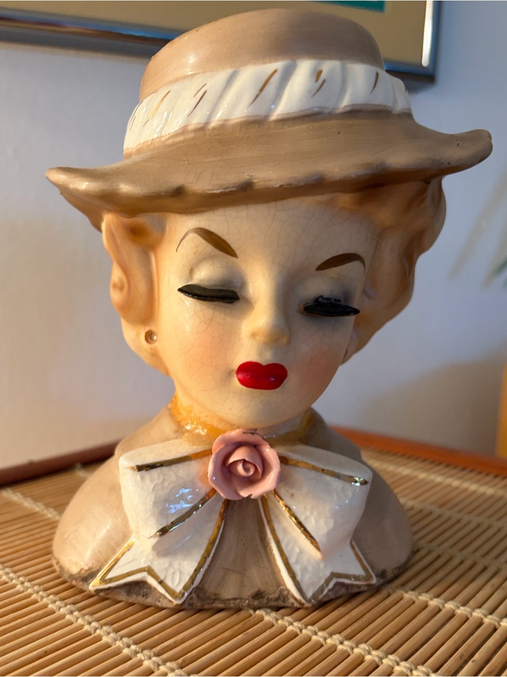 Inarco E-1965 CleveOHIO woman head vase Vase with Pink Rose Accent